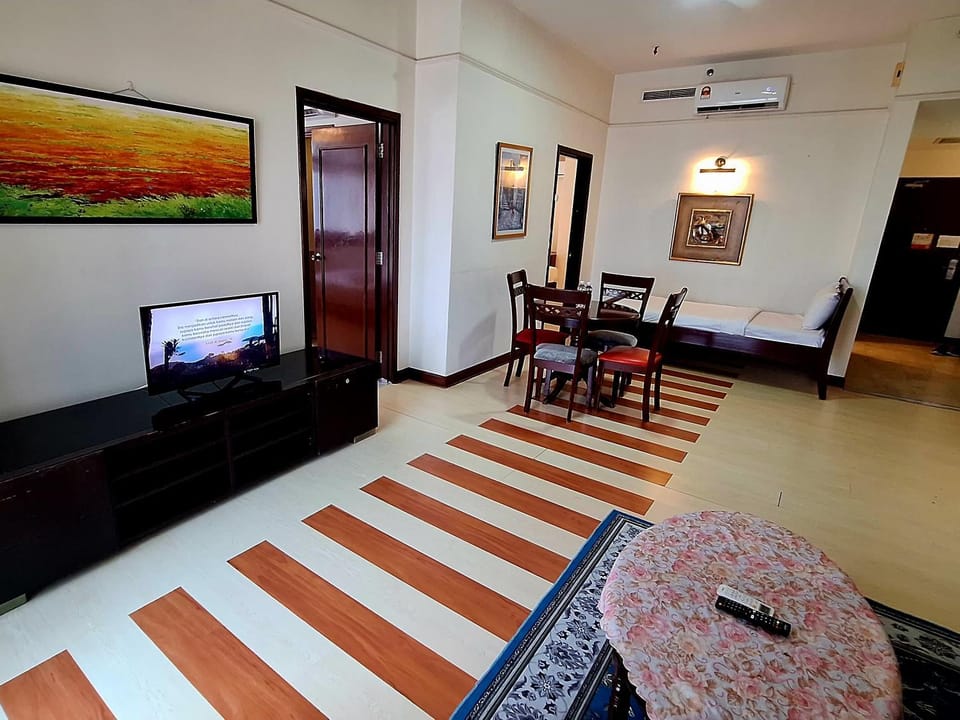 TV and multimedia, Living room, Photo of the whole room, Seating area