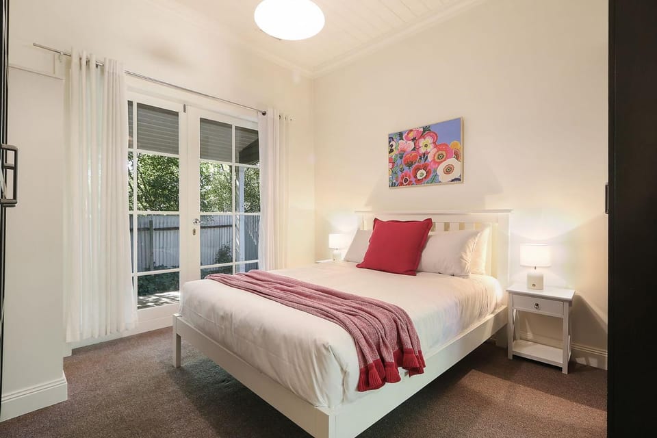 Marianna's Lakeside Cottage House in Beechworth
