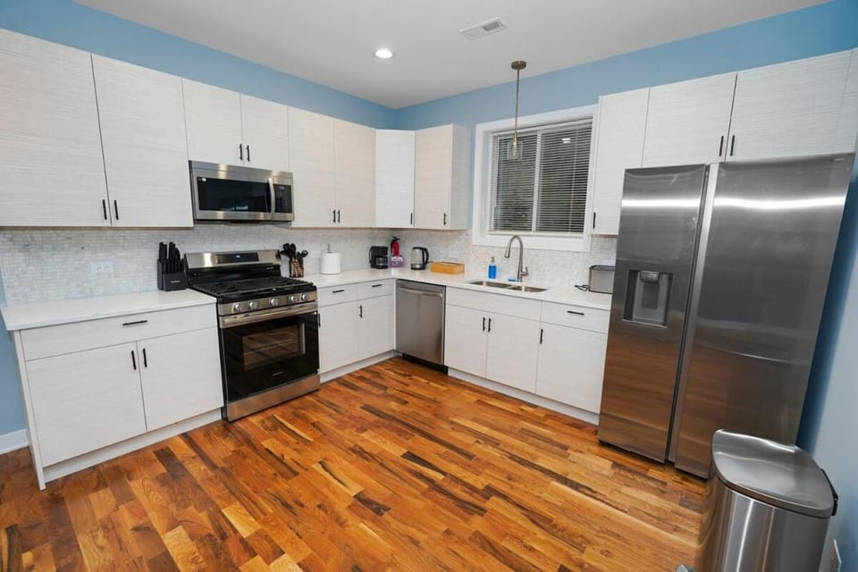 Modern 3BR Retreat Near United Center & West Loop Apartment in Chicago