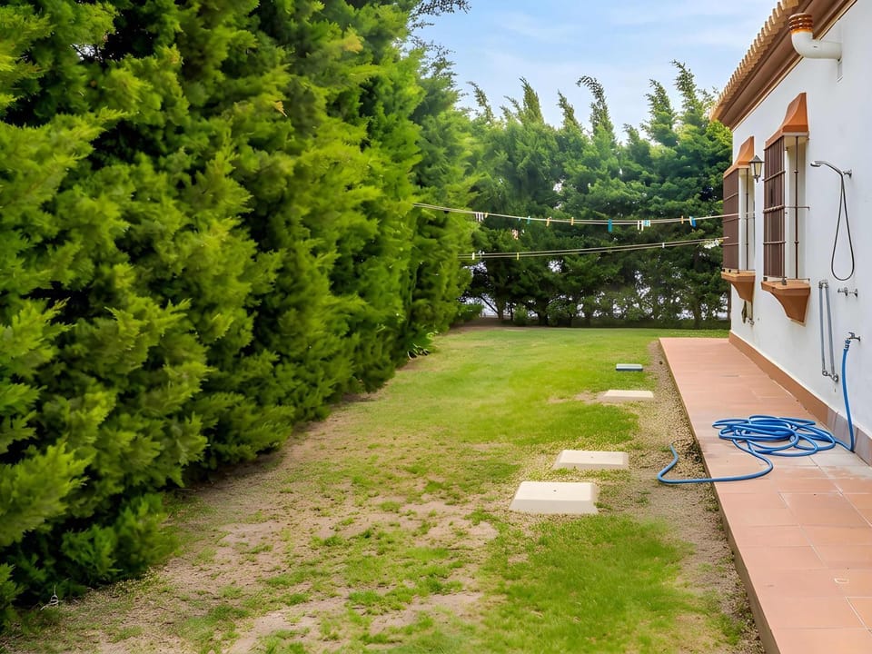 casa con jardin y barbacoa en el palmar solo aceptamos parejas y familias Apartment in El Palmar de Vejer