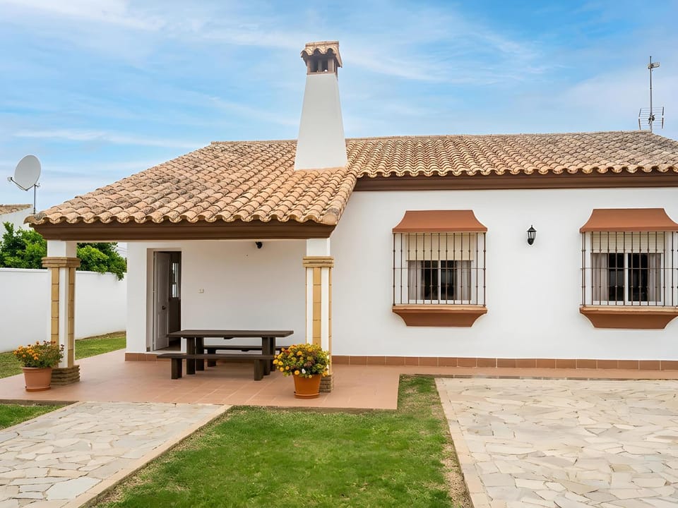 casa con jardin y barbacoa en el palmar solo aceptamos parejas y familias Apartment in El Palmar de Vejer