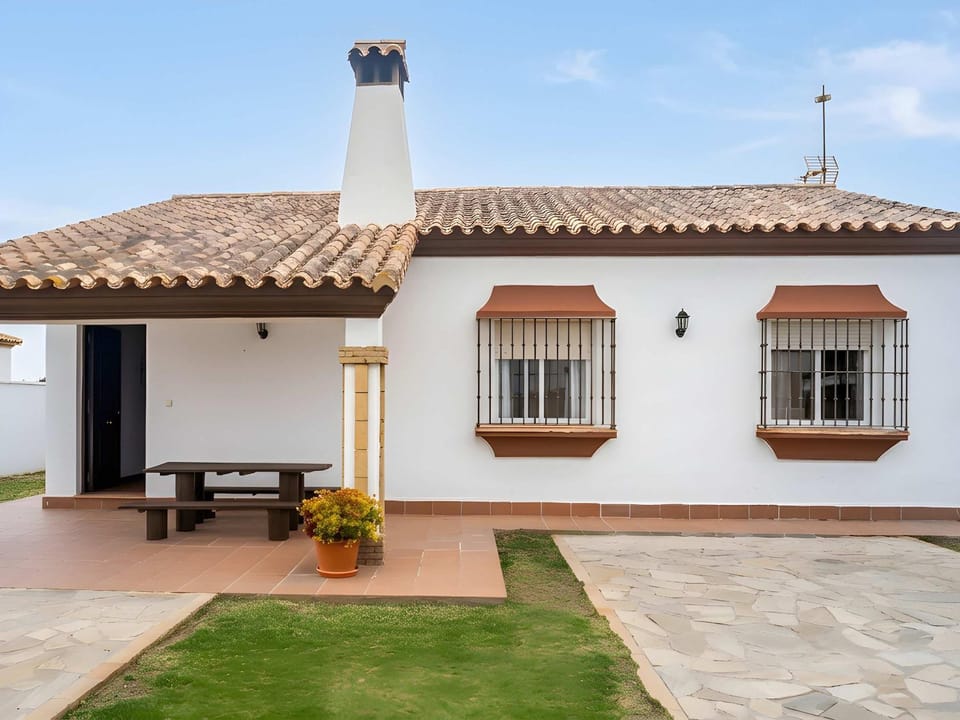 casa con jardin y barbacoa en el palmar solo aceptamos parejas y familias Apartment in El Palmar de Vejer
