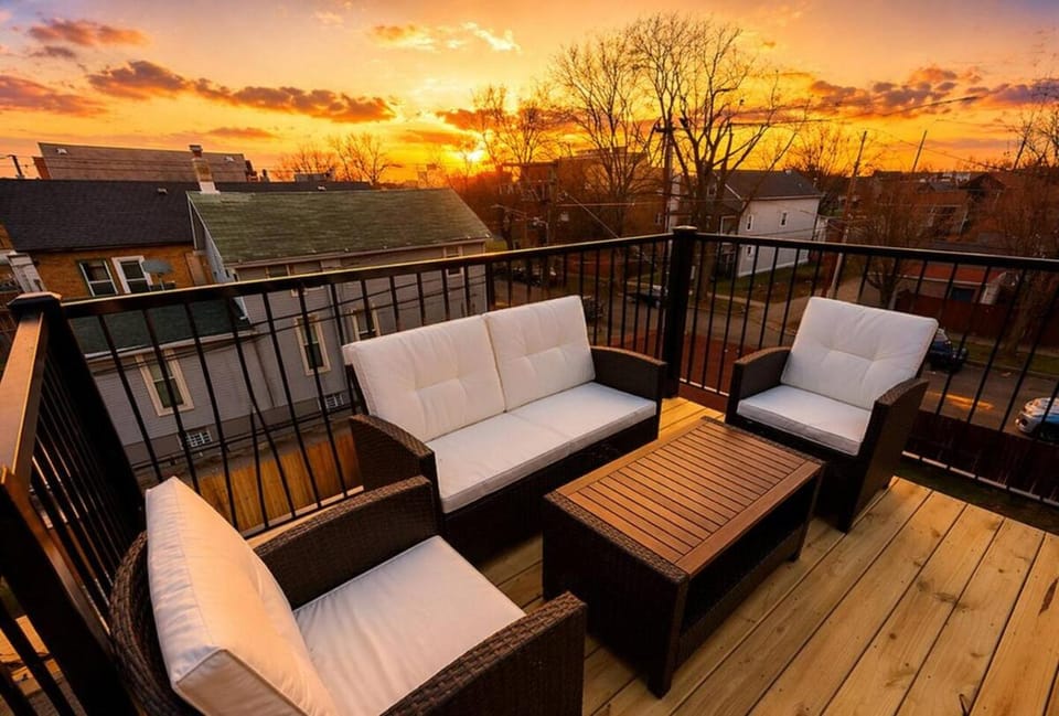Chicago 3BR Oasis Near Downtown & United Center Apartment in Chicago
