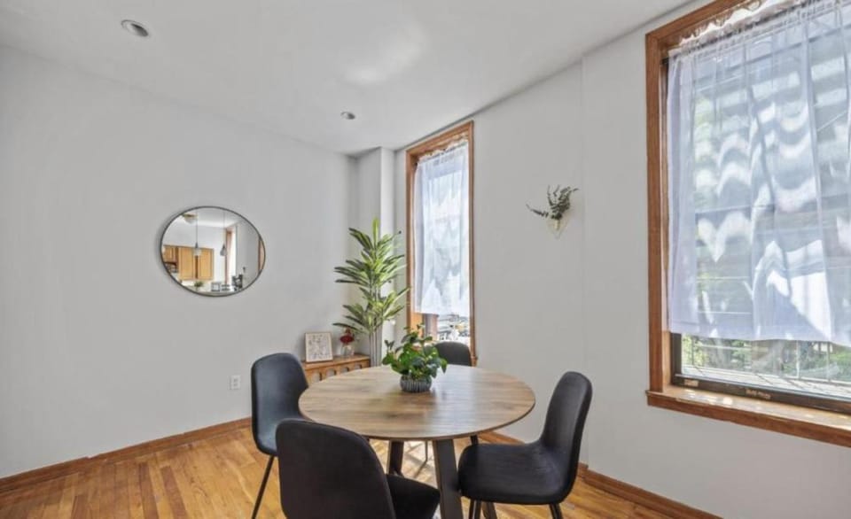 The NYC Value Room near Times Square & Broadway - Private Room with shared bathroom Bed and Breakfast in Midtown
