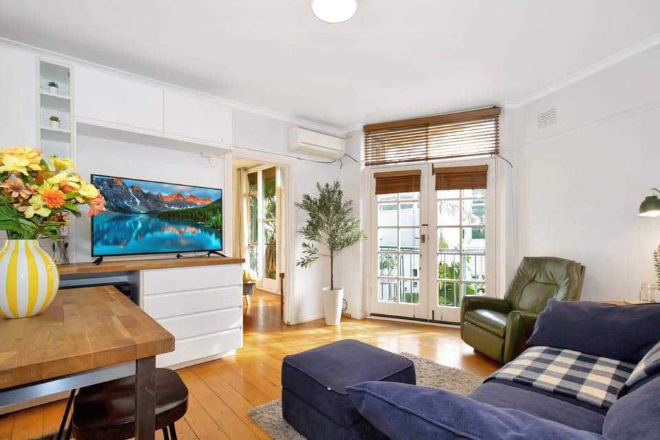 Beachfront Marine Parade - Rooftop BBQ - Luna Park Apartment in Saint Kilda