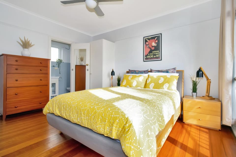 Bed, Bathroom, Photo of the whole room, Bedroom