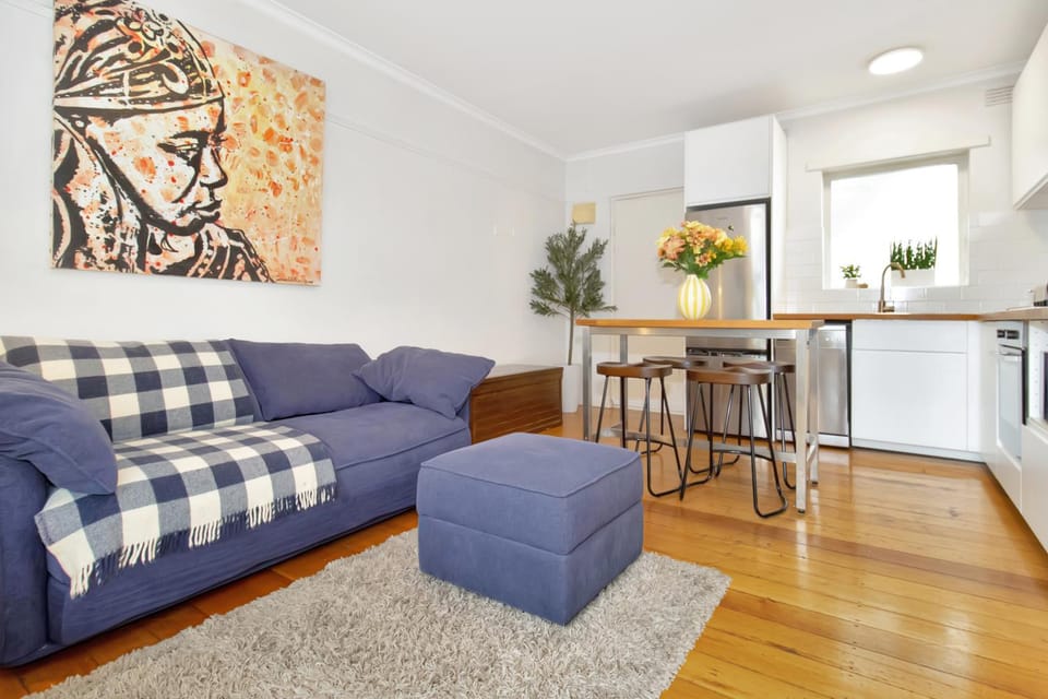 Beachfront Marine Parade - Rooftop BBQ - Luna Park Apartment in Saint Kilda