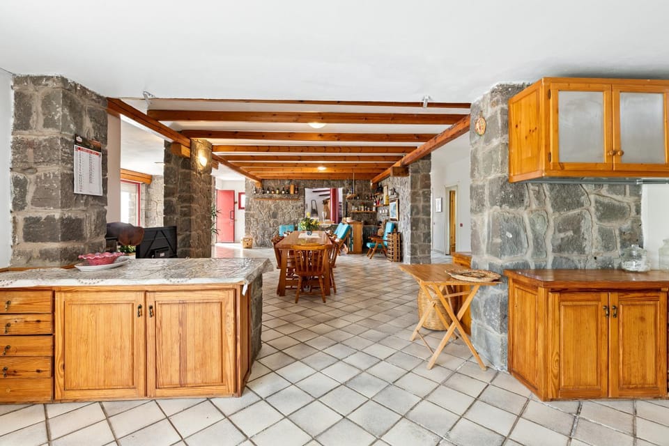 Property building, Kitchen or kitchenette, Living room