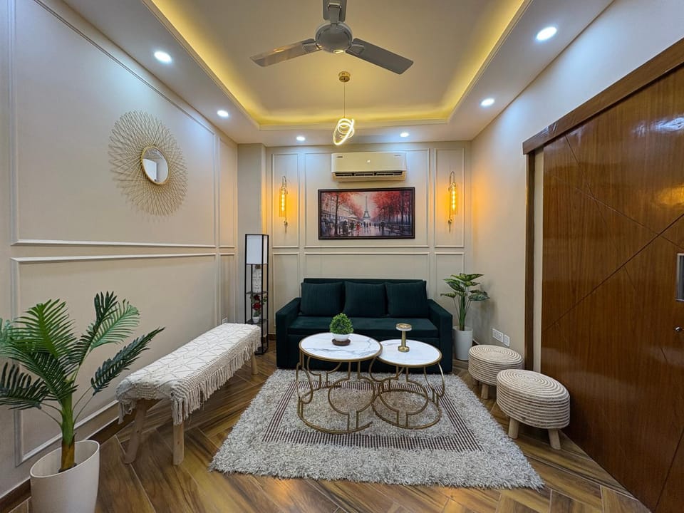 The Green House By Cozy Stays Apartment in New Delhi