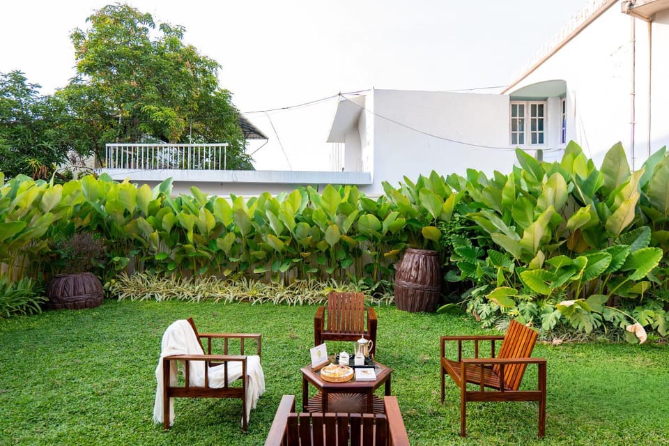 ELIVAAS Valiyaveetil Mansion 5-BHK Mansion With Private Pool, Home Theatre & Garden Near New Marine Drive Villa in Kochi