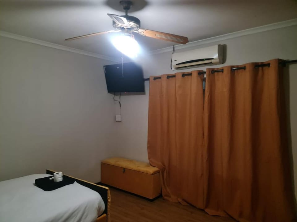 Hasate Guest House Bed and Breakfast in Cape Town