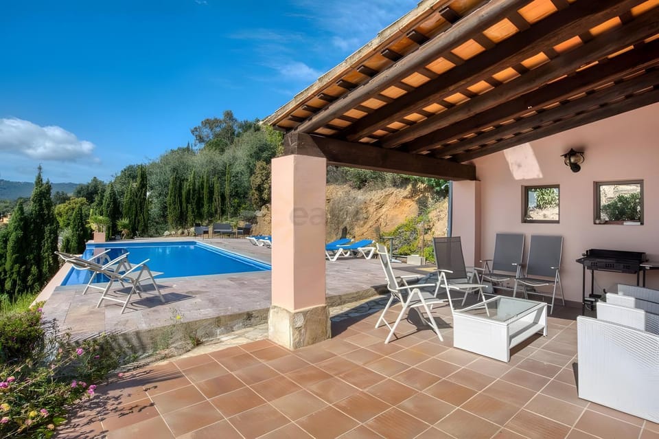 Property building, Balcony/Terrace, Living room, Swimming pool