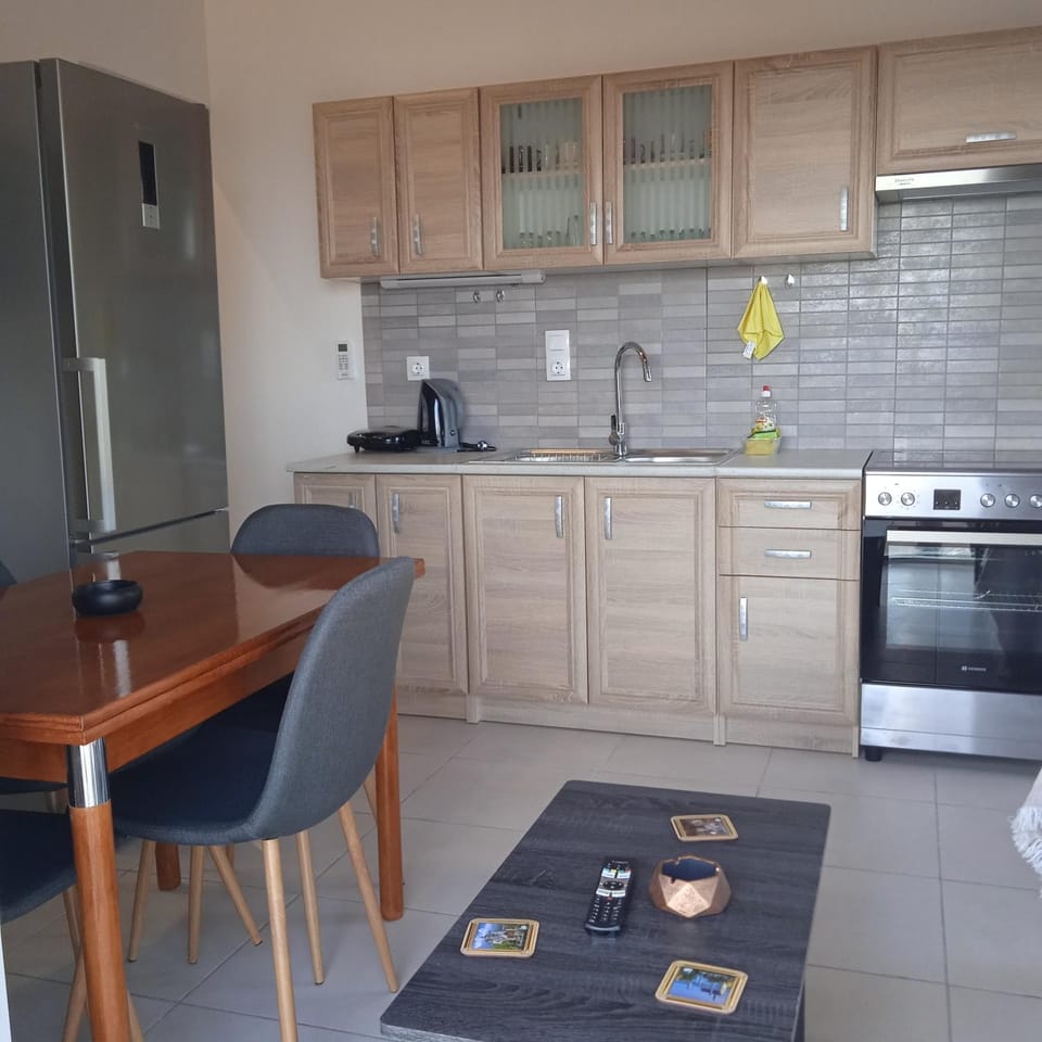 Το Χαρούμενο Σπίτι Στο Λιβαδι Apartment in Icaria