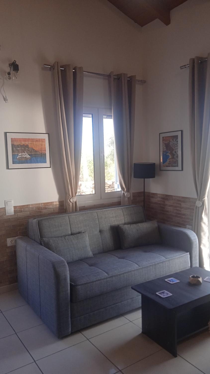 Το Χαρούμενο Σπίτι Στο Λιβαδι Apartment in Icaria