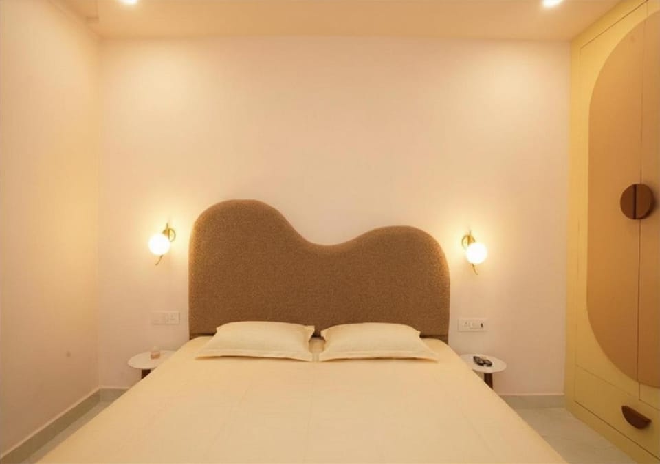 Bed, Decorative detail, Bedroom, wardrobe