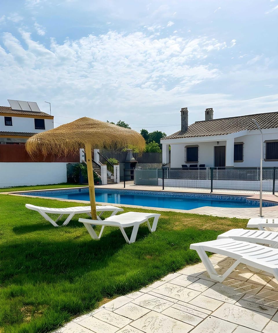 Chalet con piscina privada no aceptamos grupos de jovenes Chalet in La Janda