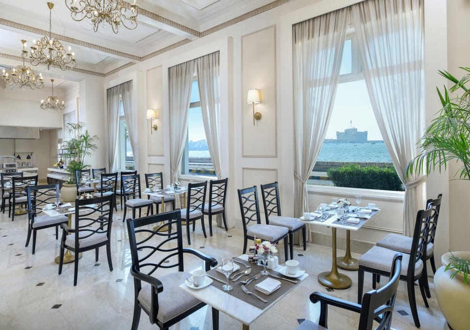Restaurant/places to eat, Sea view, Street view
