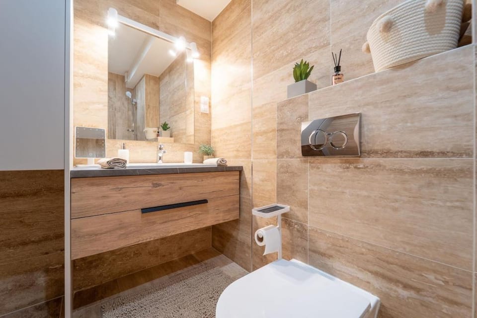 Bathroom, towels