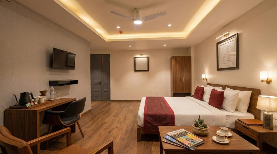 Bed, Photo of the whole room, Seating area, Bedroom