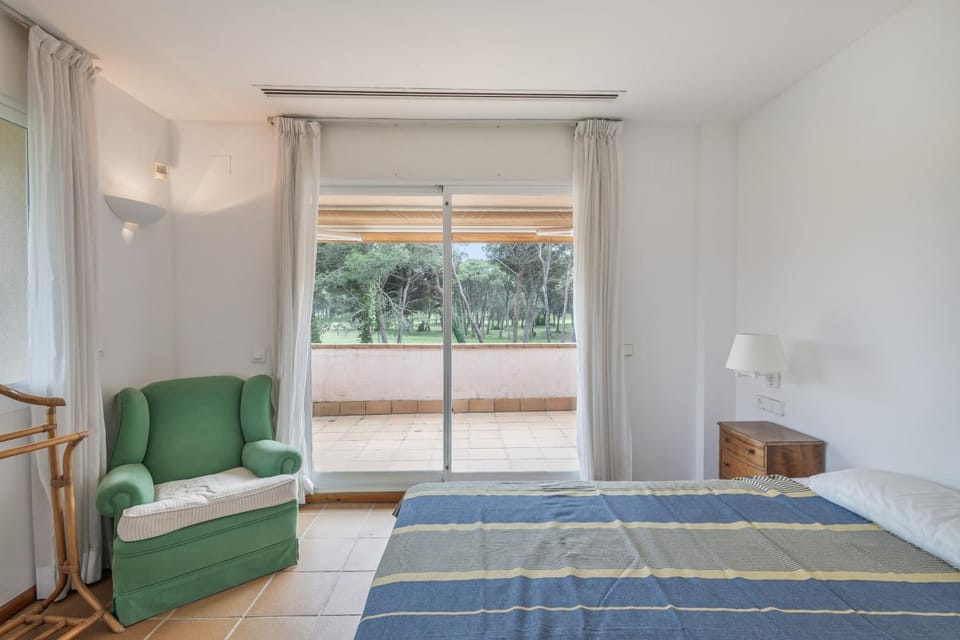 Property building, Living room, Bedroom