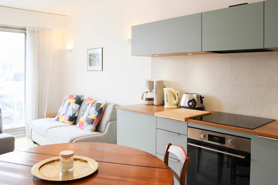 Renovated studio with quiet balcony Apartment in Île-de-France