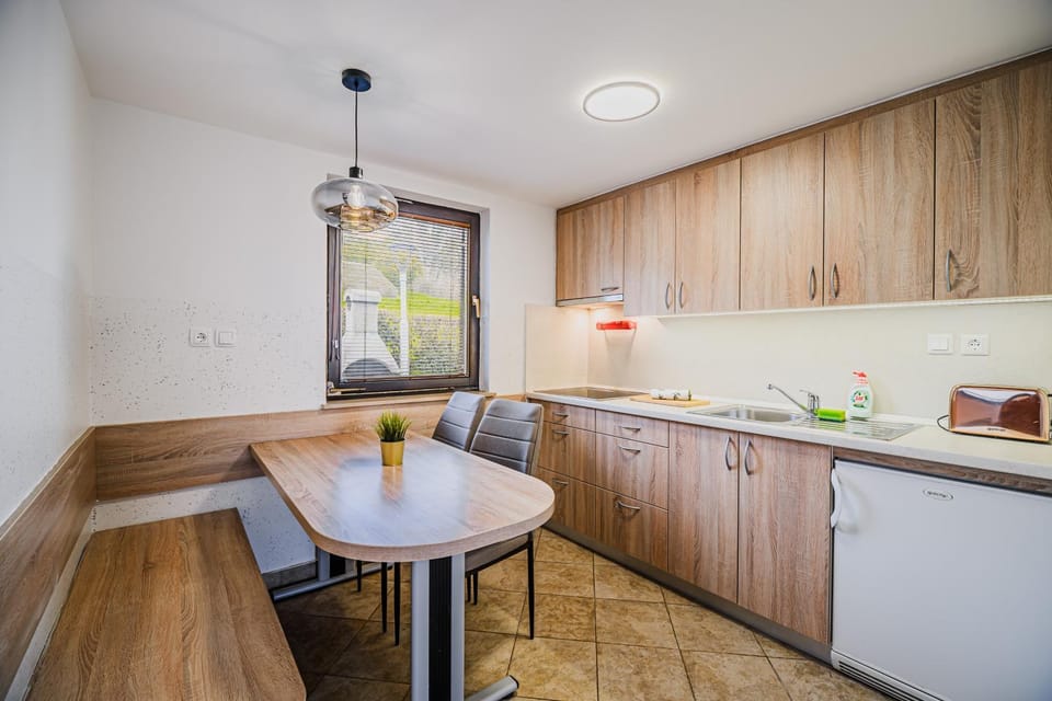 Dining area, kitchen