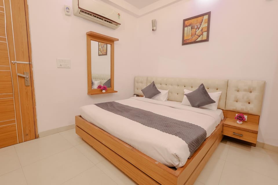 Bedroom, wardrobe, air conditioner