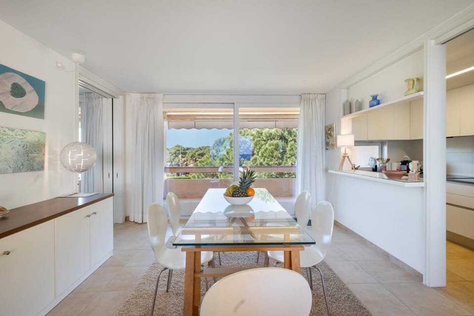 Property building, Kitchen or kitchenette, Living room