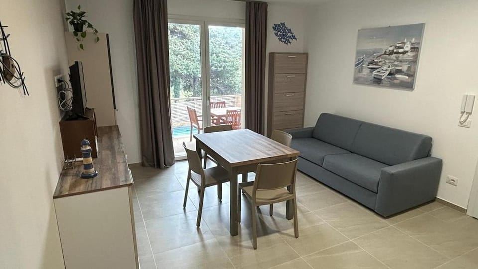 Sea and pool one bedroom apartment in an exclusive residence Apartment in San Vincenzo