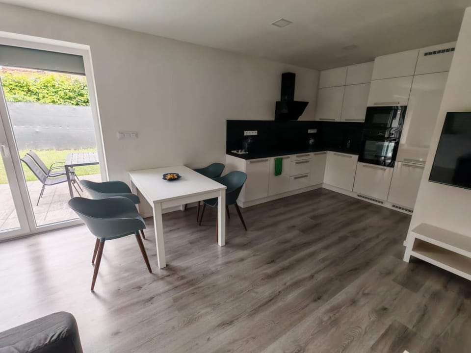 Kitchen or kitchenette, Living room