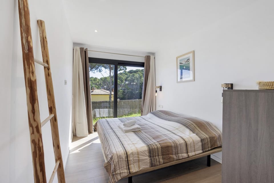 Property building, Living room, Bedroom