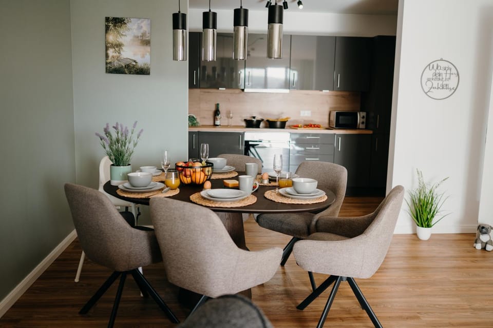 Dining area, kitchen