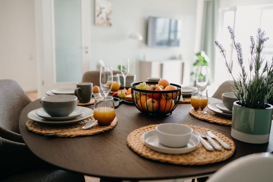 Dining area, children, young children