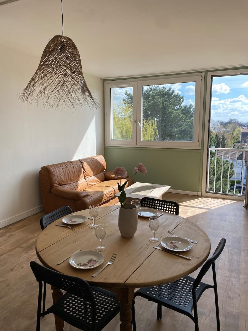 Appart 2 chambres face au métro et parking gratuit Apartment in Lille