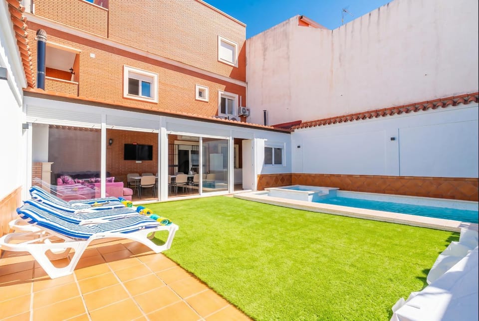Property building, Patio, BBQ facilities, Garden, Solarium, Garden view, Pool view, Swimming pool