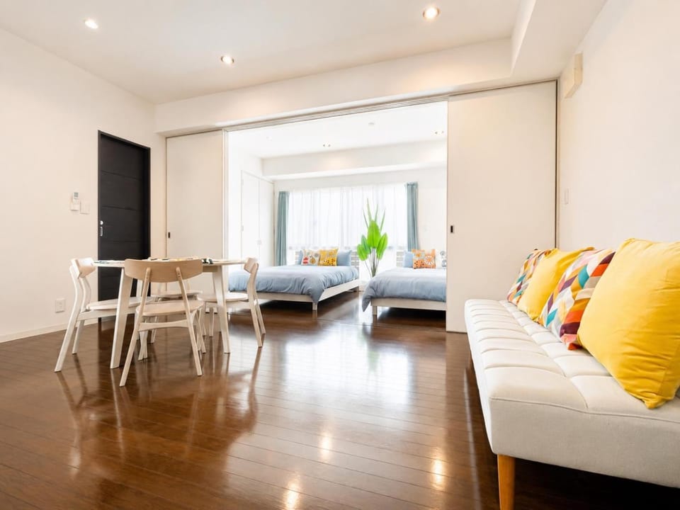 Living room, Photo of the whole room