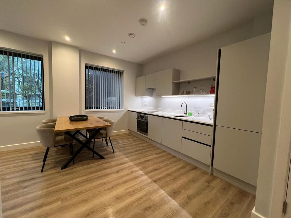 Bluebird suites claymore II Apartment in Salford