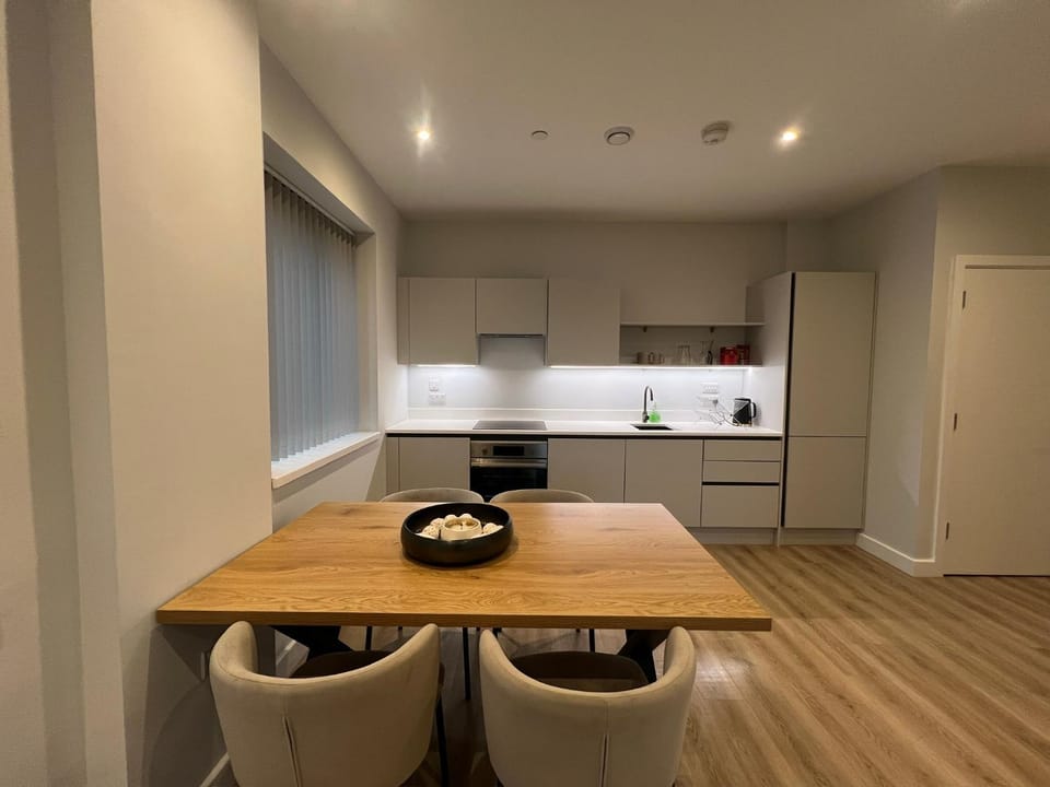 Bluebird suites claymore II Apartment in Salford