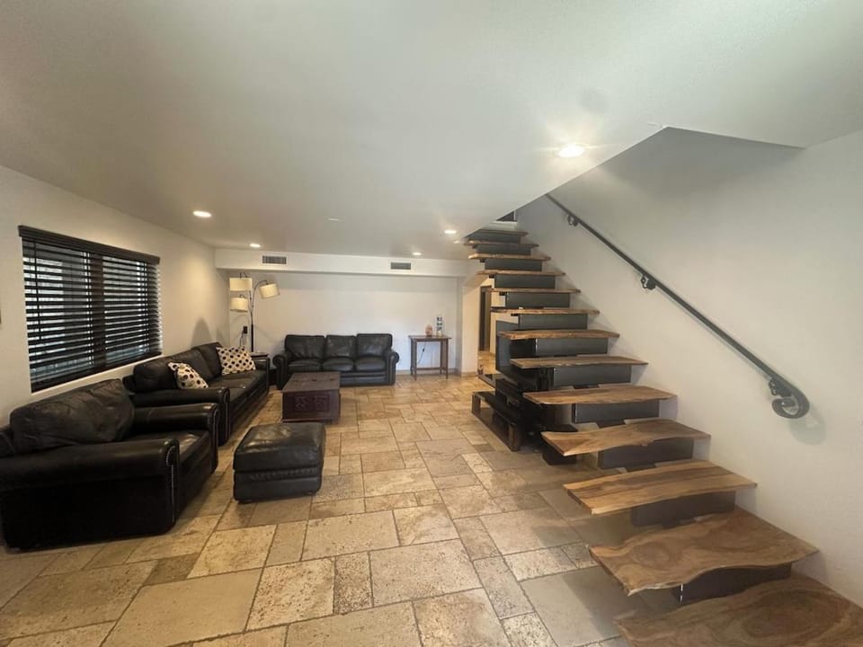 Spacious 5-bedroom farmhouse in Laveen with AC Villa in Laveen Village