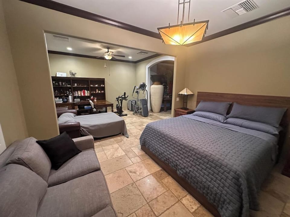 Spacious 5-bedroom farmhouse in Laveen with AC Villa in Laveen Village