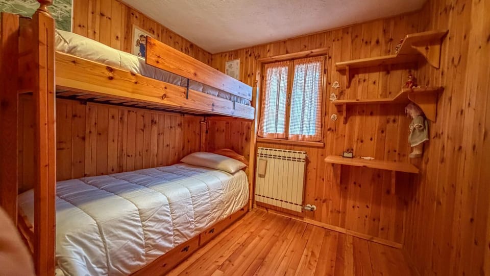 Photo of the whole room, Bedroom, bunk bed