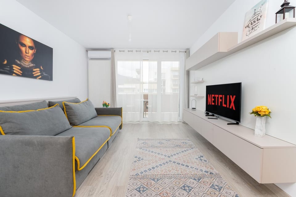 Communal lounge/ TV room, TV and multimedia, Living room, Seating area