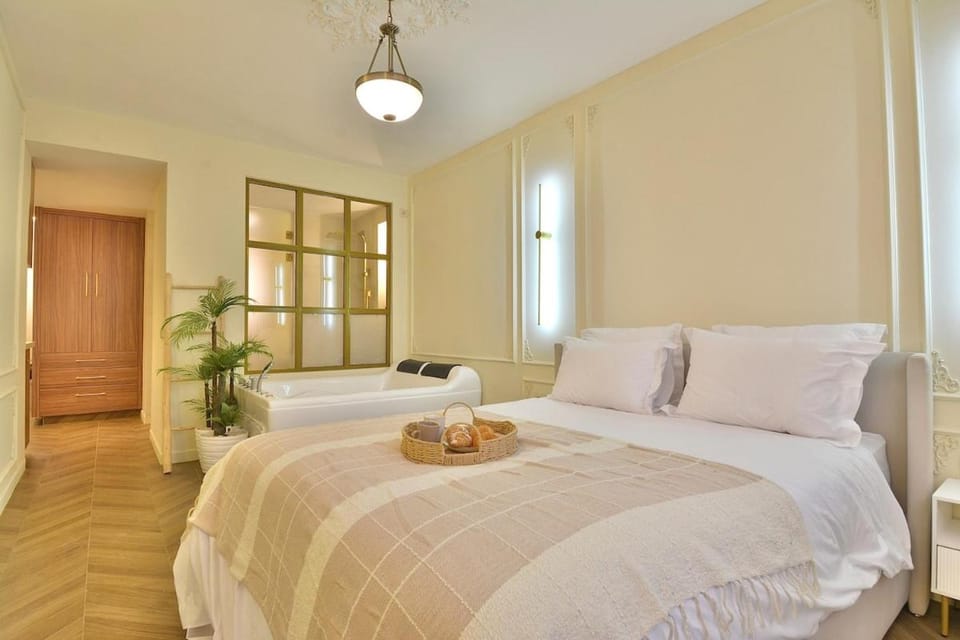 Parisian Chic & Central, Private Jacuzzi Suite Apartment in Marrakesh