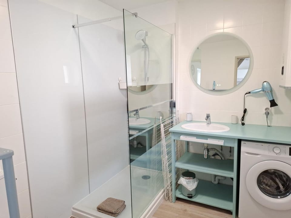 Shower, Bathroom, washing machine