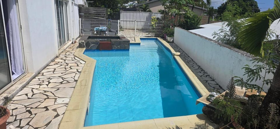 Hot Tub, Swimming pool