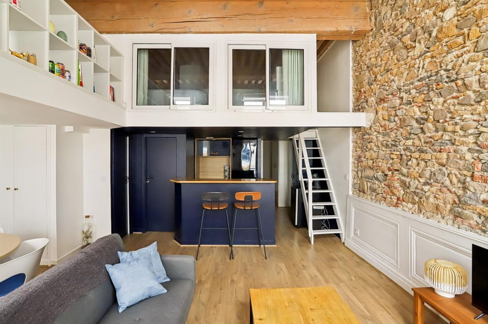 Kitchen or kitchenette, Living room, Seating area