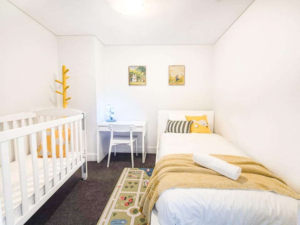 Bedroom, cot