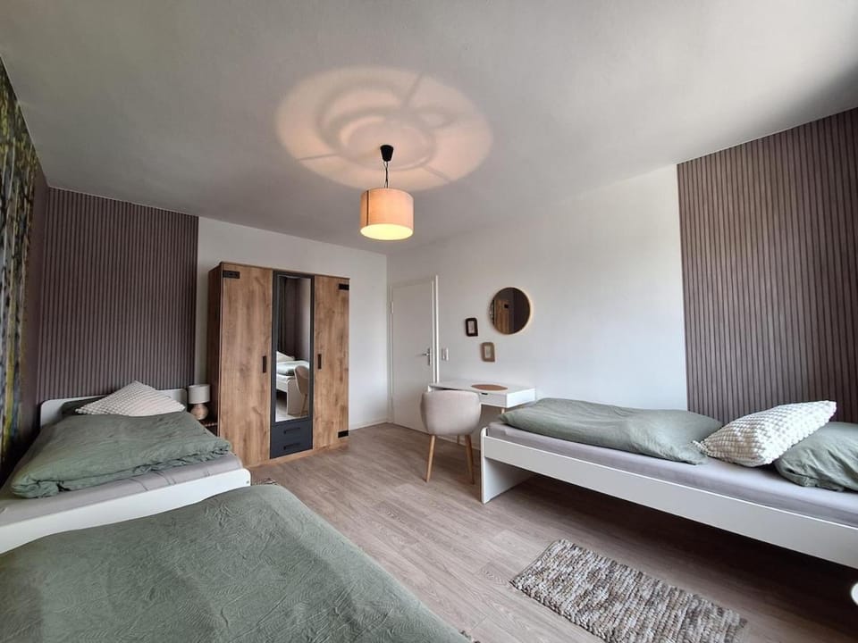 Bright 3-Bedroom Apartment, Balcony, Accommodates up to 7 guests Apartment in Bielefeld