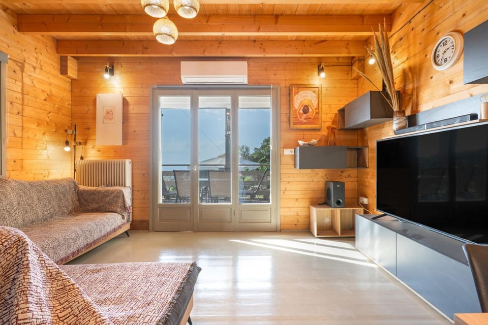 Villa de Madeira House in Crete