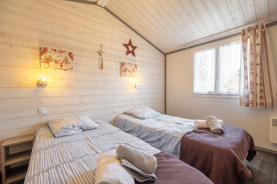 Property building, Living room, Bedroom